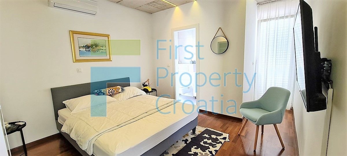 BR1517 - Vila na velikoj parceli u mirnom ambijentu, Brač, na prodaju