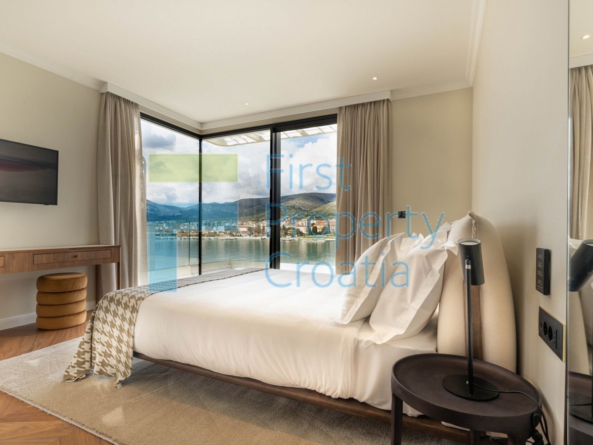 TG1652 - Vile prvi red do mora i iznad plaže, Trogir, na prodaju