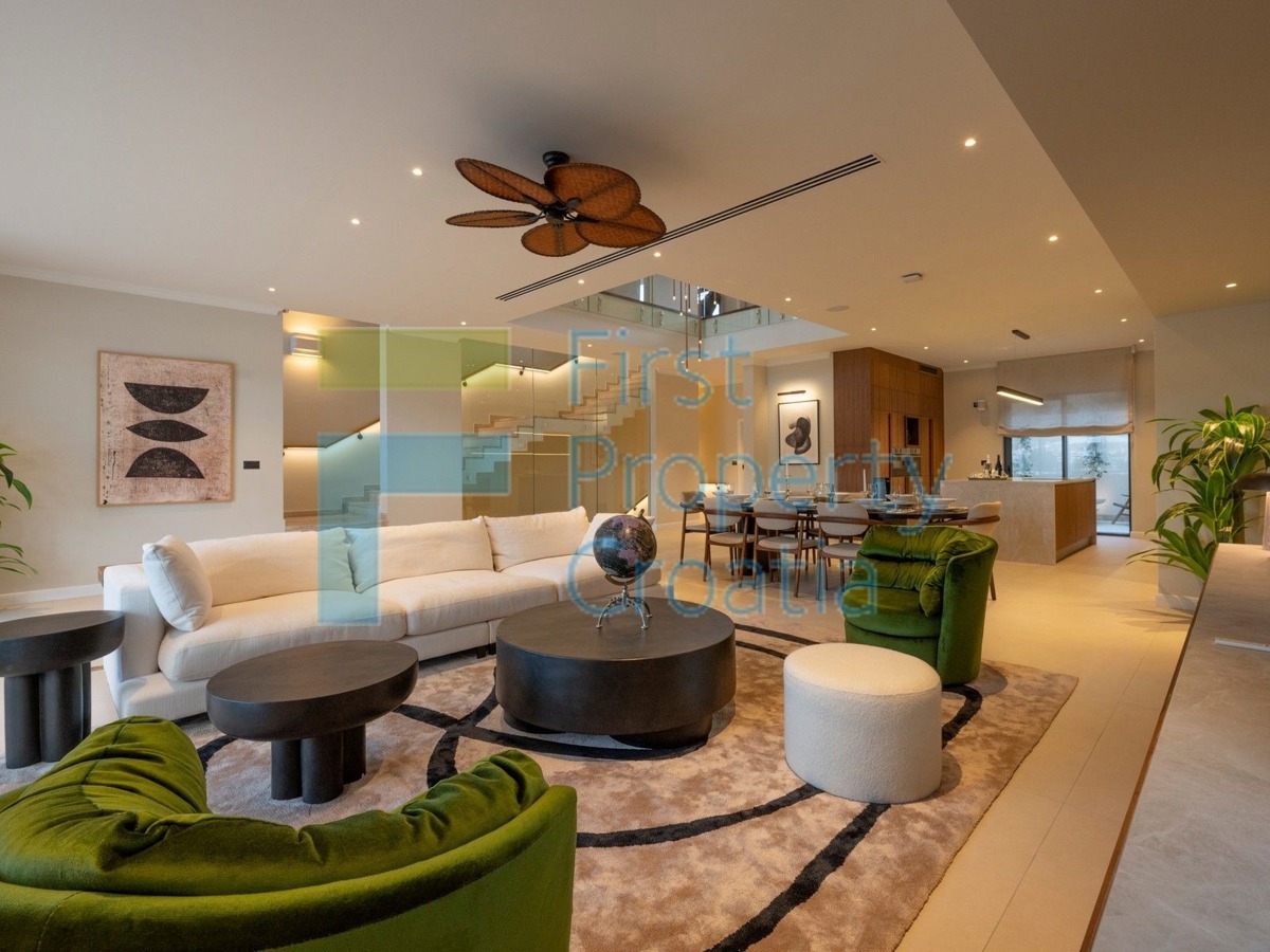 TG1652 - Vile prvi red do mora i iznad plaže, Trogir, na prodaju