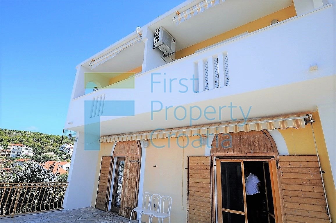 RG1259 - Kuća samo 60 metara od mora, u blizini Rogoznice, na prodaju