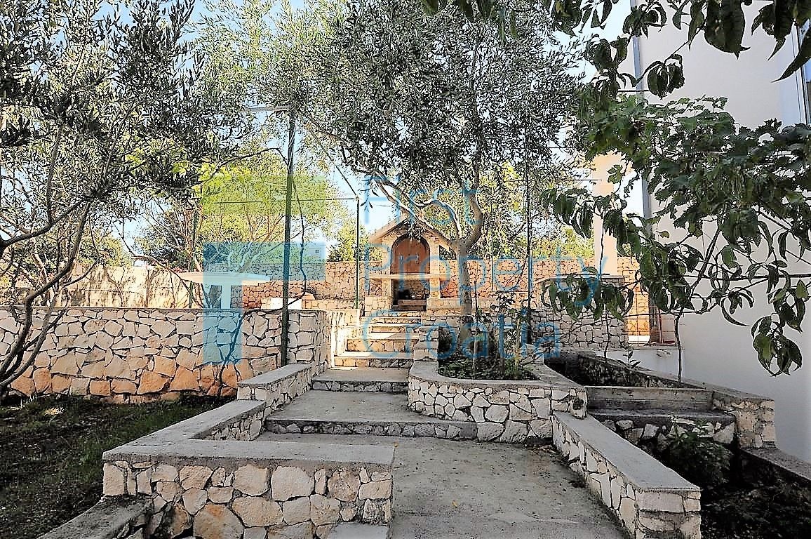 RG1259 - Kuća samo 60 metara od mora, u blizini Rogoznice, na prodaju