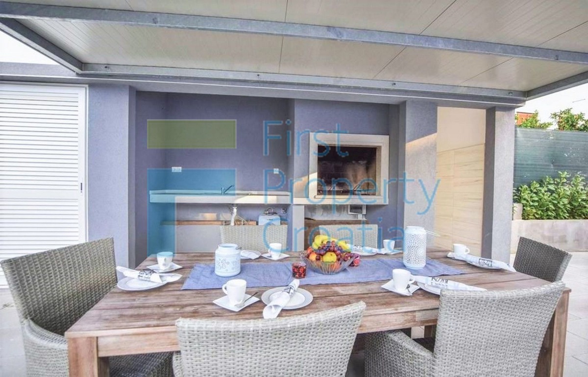 TG1424 - Moderno uređene vile u mirnom okruženju, Čiovo, na prodaju