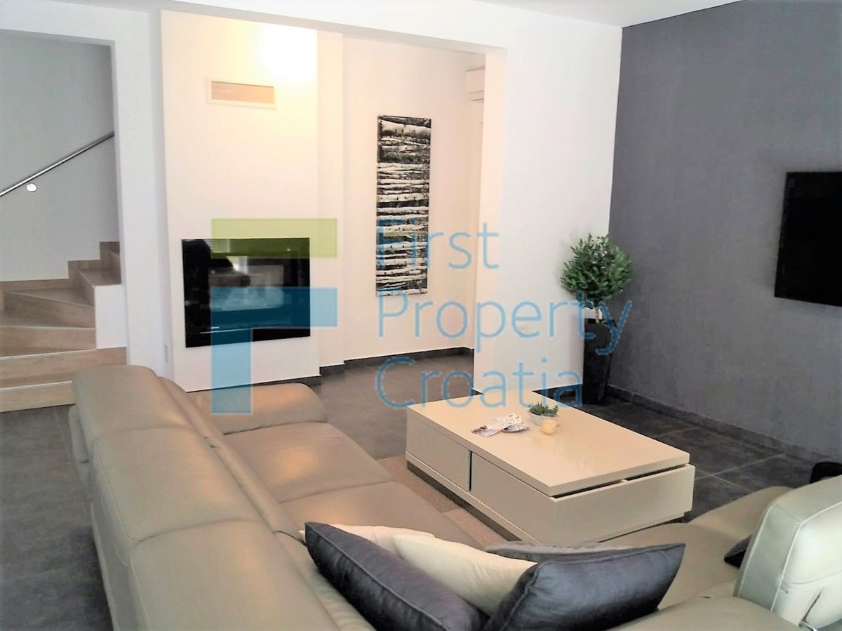 TG1424 - Moderno uređene vile u mirnom okruženju, Čiovo, na prodaju