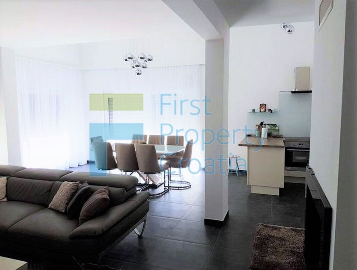 TG1424 - Moderno uređene vile u mirnom okruženju, Čiovo, na prodaju