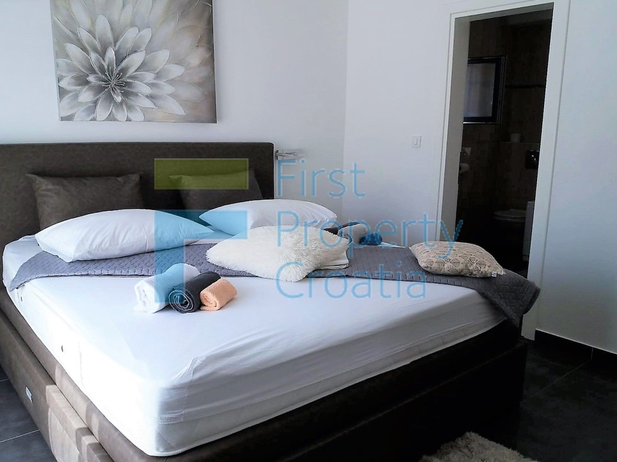 TG1424 - Moderno uređene vile u mirnom okruženju, Čiovo, na prodaju