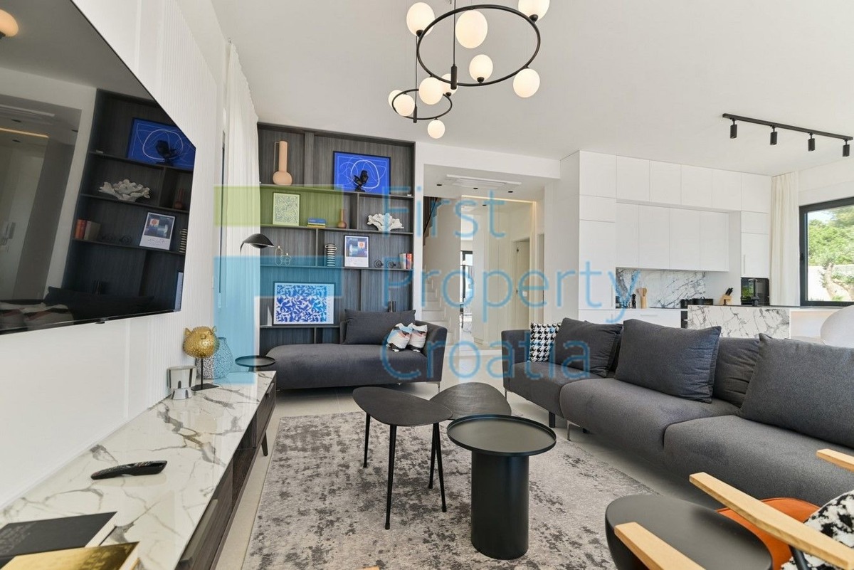 TG1671 - Urbana vila na mirnoj lokaciji blizu mora, Čiovo, na prodaju