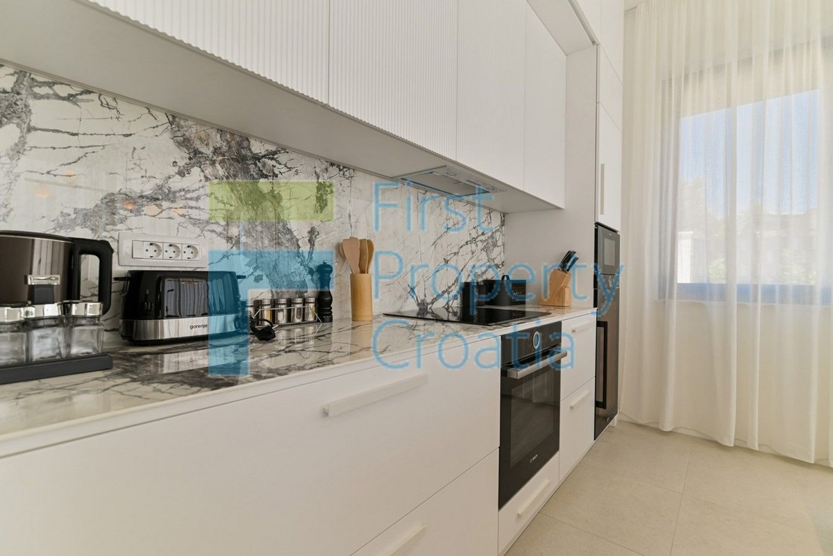 TG1671 - Urbana vila na mirnoj lokaciji blizu mora, Čiovo, na prodaju