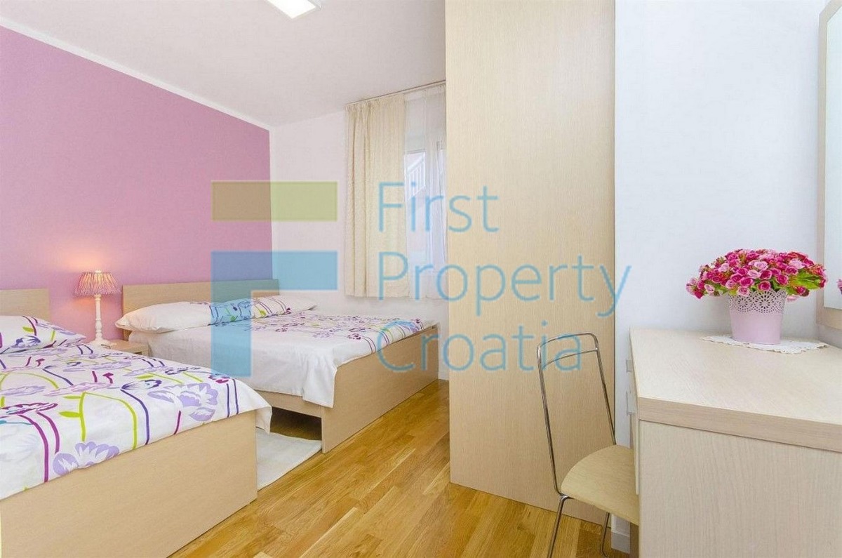 TG1589 - Vila u neposrednoj blizini mora, okolica Trogira, na prodaju