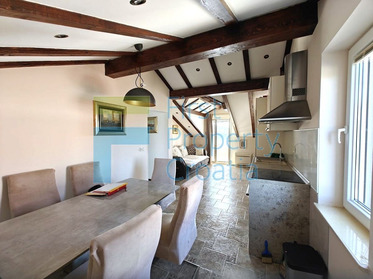 RG1724 - Kuća u prvom redu do mora, iznad plaže, Rogoznica, na prodaju