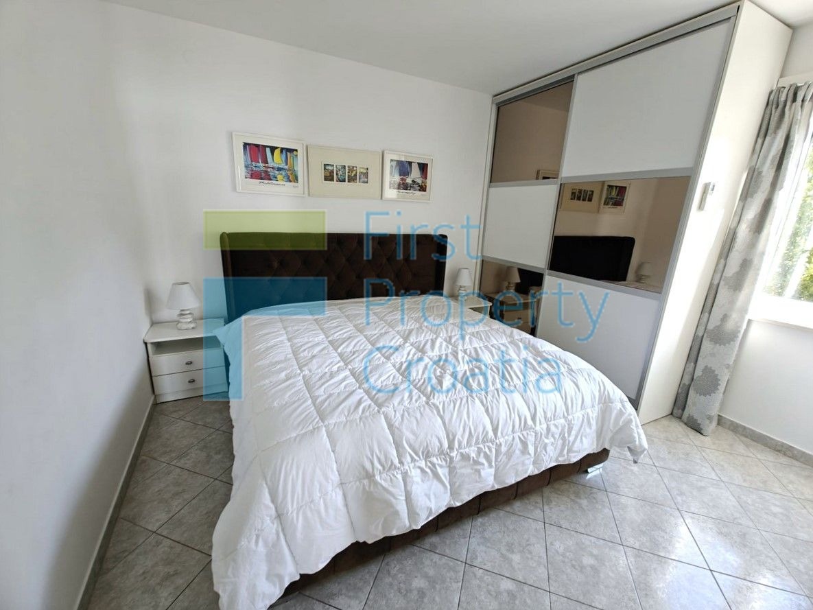 RG1724 - Kuća u prvom redu do mora, iznad plaže, Rogoznica, na prodaju