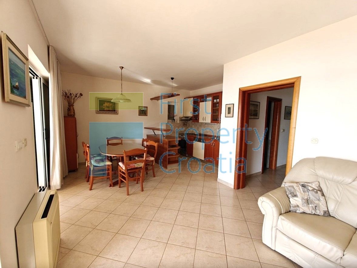 RG1724 - Kuća u prvom redu do mora, iznad plaže, Rogoznica, na prodaju