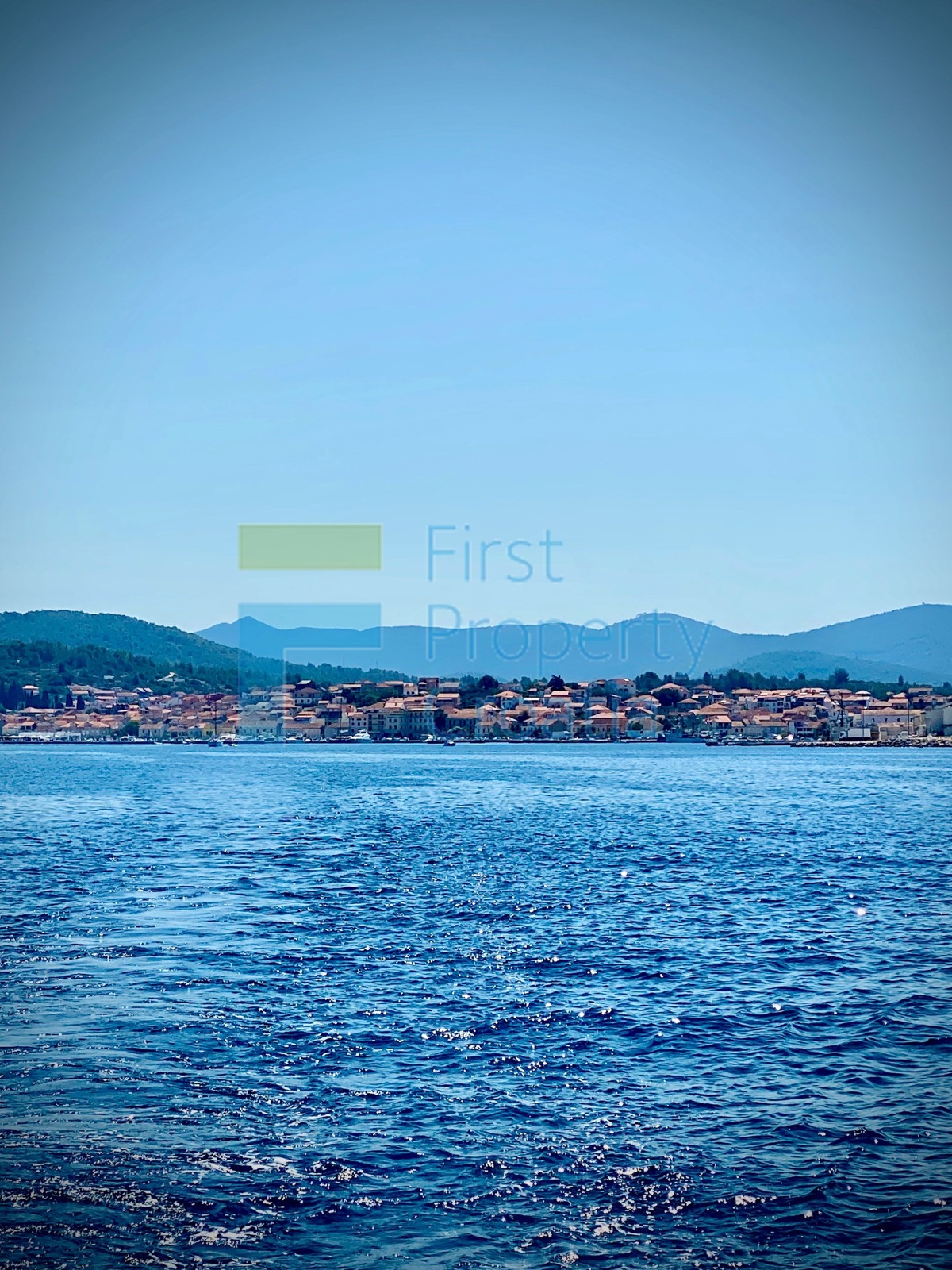 KO1684 - Apartmani s garažom, prvi red do mora, Korčula, na prodaju