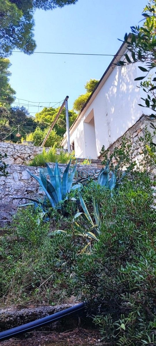 DU1674 – Kuća prvi red do mora s izlazom na more, Mljet, na prodaju