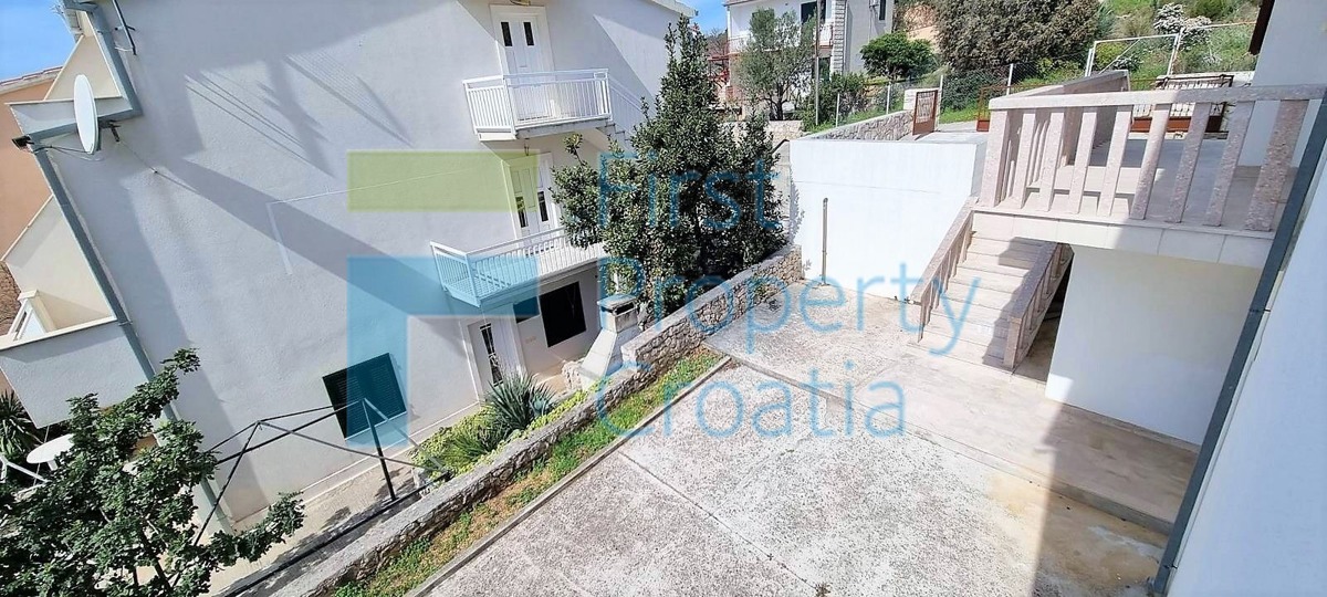 TG1632 - Kuća s dva stana, u blizini plaže, Čiovo, na prodaju