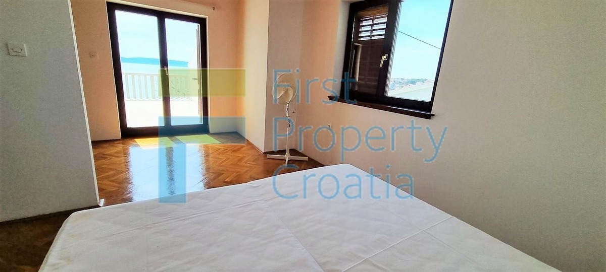 TG1632 - Kuća s dva stana, u blizini plaže, Čiovo, na prodaju