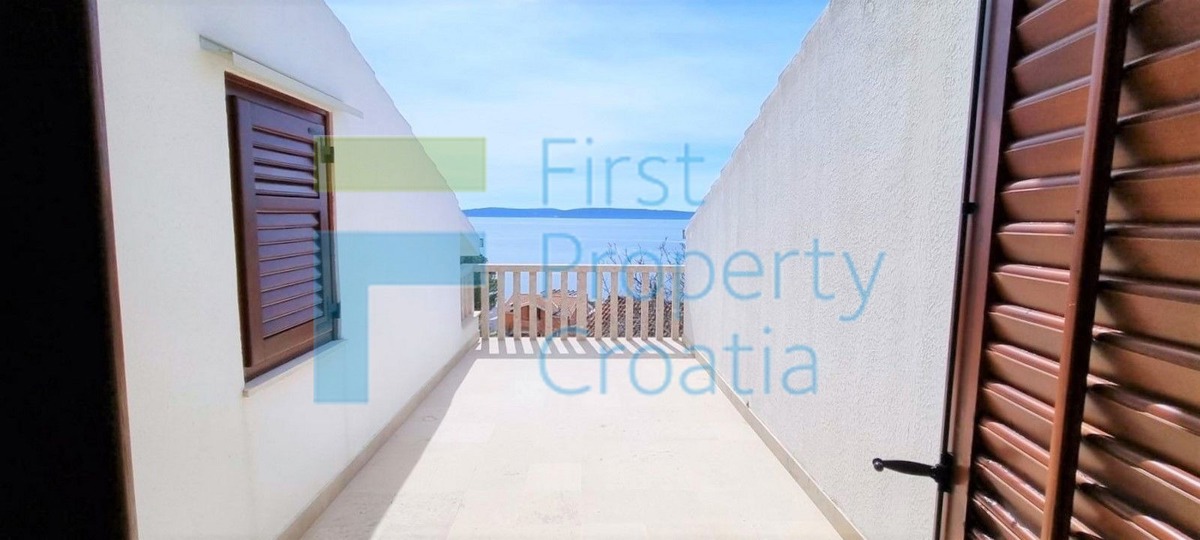 TG1632 - Kuća s dva stana, u blizini plaže, Čiovo, na prodaju