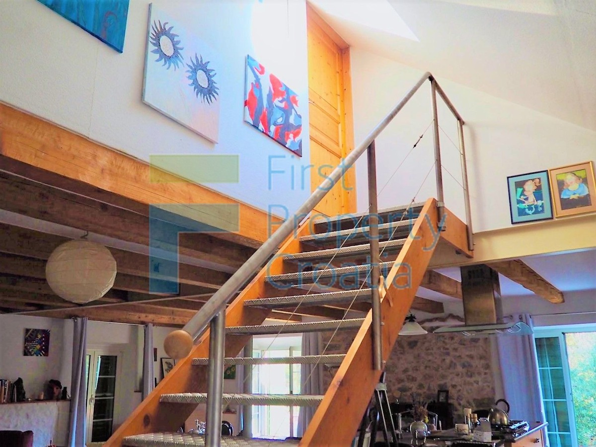 HV1602 - Kamena kuća samo 20m od mora u uvali, Hvar, na prodaju