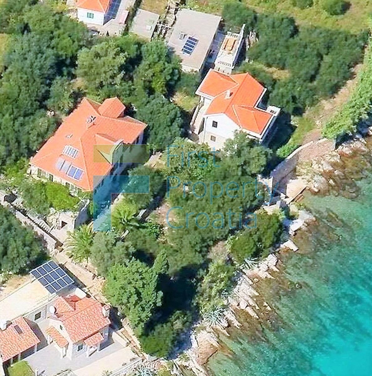 HV1602 - Kamena kuća samo 20m od mora u uvali, Hvar, na prodaju