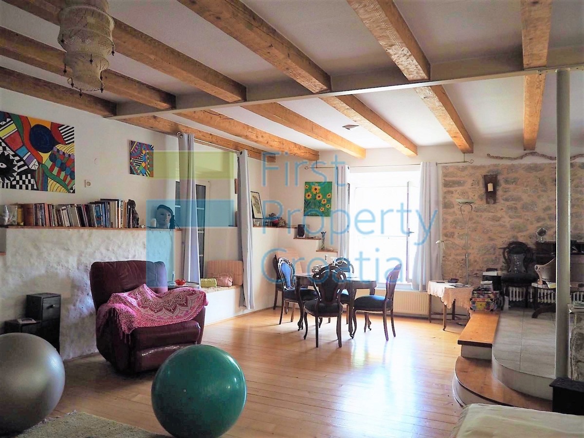 HV1602 - Kamena kuća samo 20m od mora u uvali, Hvar, na prodaju