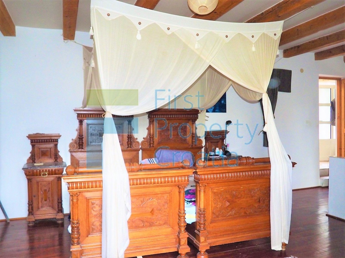 HV1602 - Kamena kuća samo 20m od mora u uvali, Hvar, na prodaju