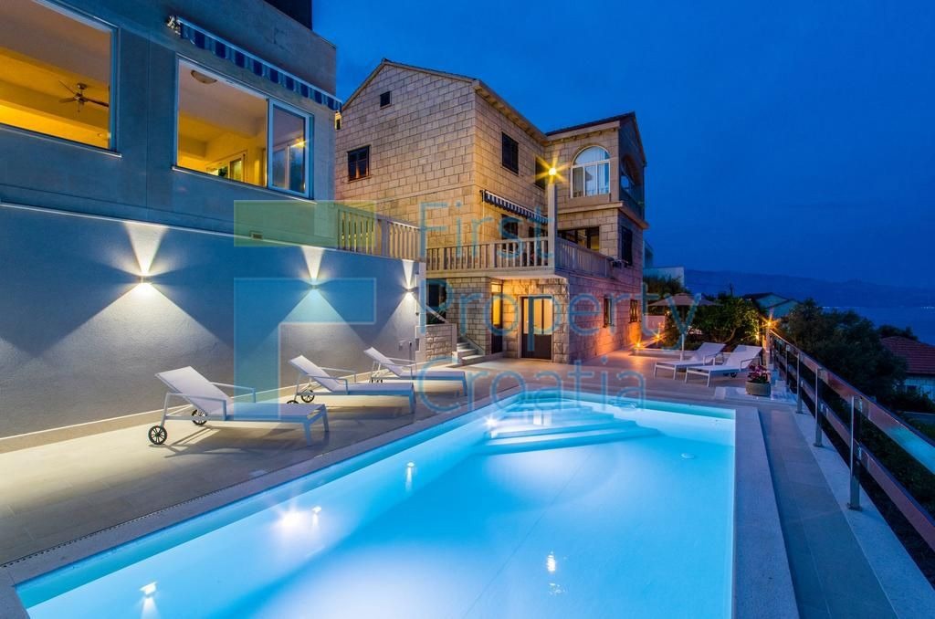 BR1185 - Kamena kuća s bazenom, drugi red do mora, Brač, na prodaju