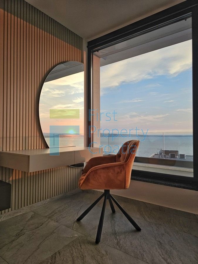 ST1630 - Luksuzno opremljena vila u predgrađu Splita, na prodaju