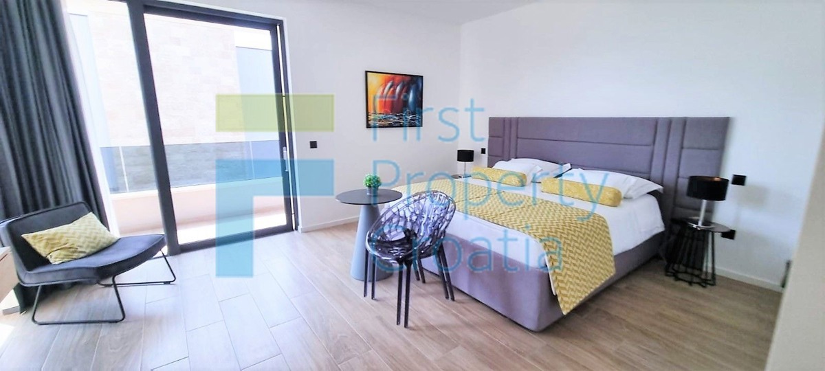 TG1665 – Luksuzne vile s pogledom na more, blizina Trogira, na prodaju