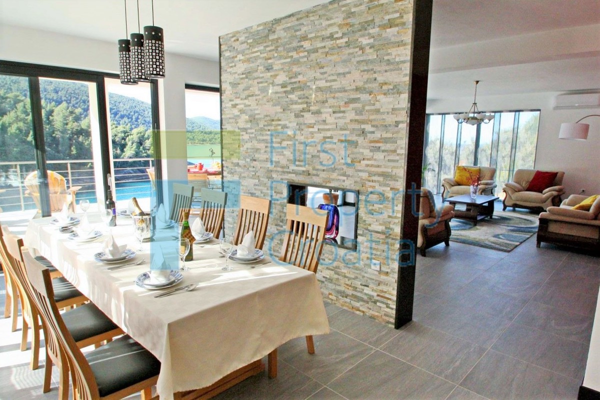 KO1626 – Vila prvi red do mora na divnoj lokaciji, Korčula, na prodaju