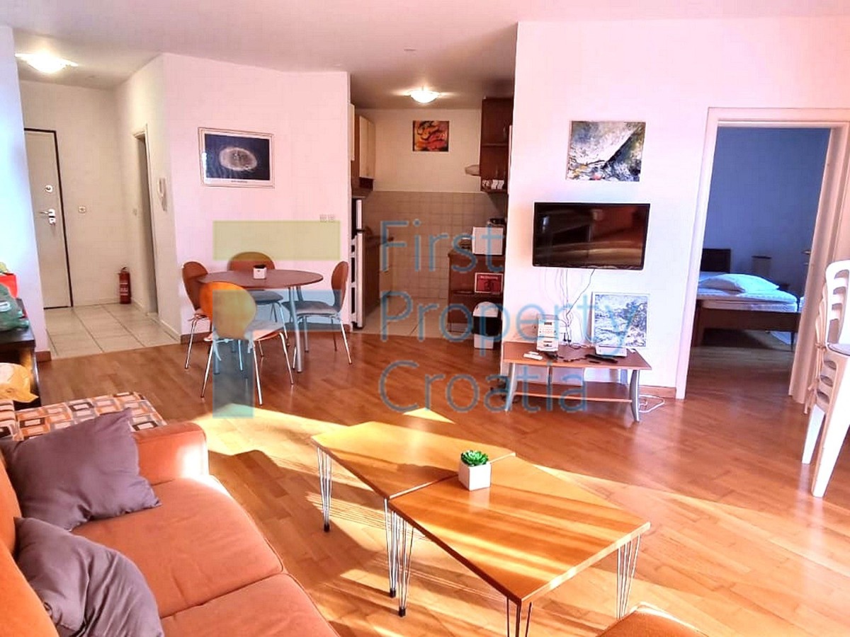 TG1688 – Apartman smješten samo 70m od mora, Trogir, na prodaju