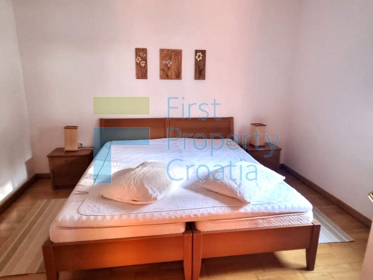 TG1688 – Apartman smješten samo 70m od mora, Trogir, na prodaju