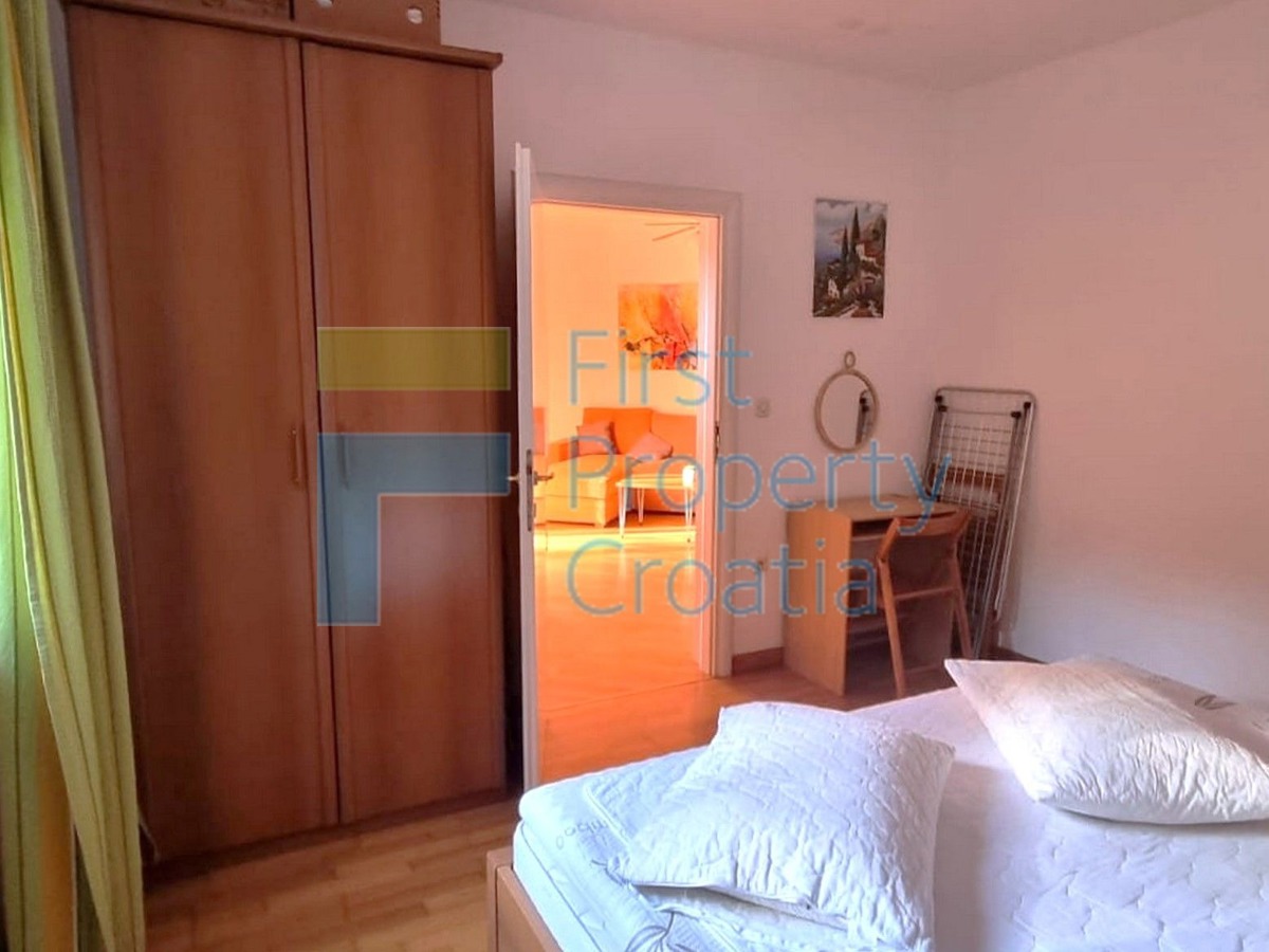 TG1688 – Apartman smješten samo 70m od mora, Trogir, na prodaju