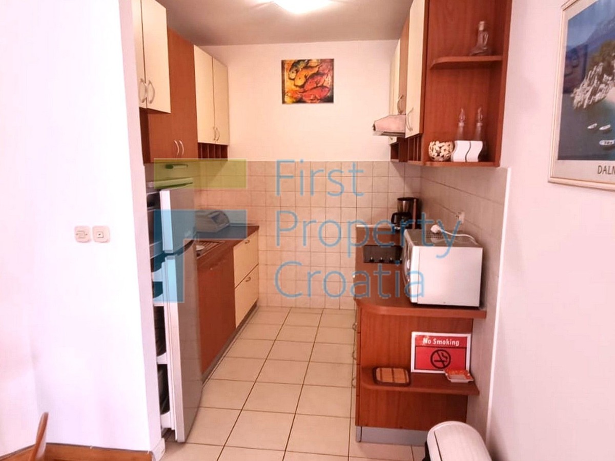 TG1688 – Apartman smješten samo 70m od mora, Trogir, na prodaju