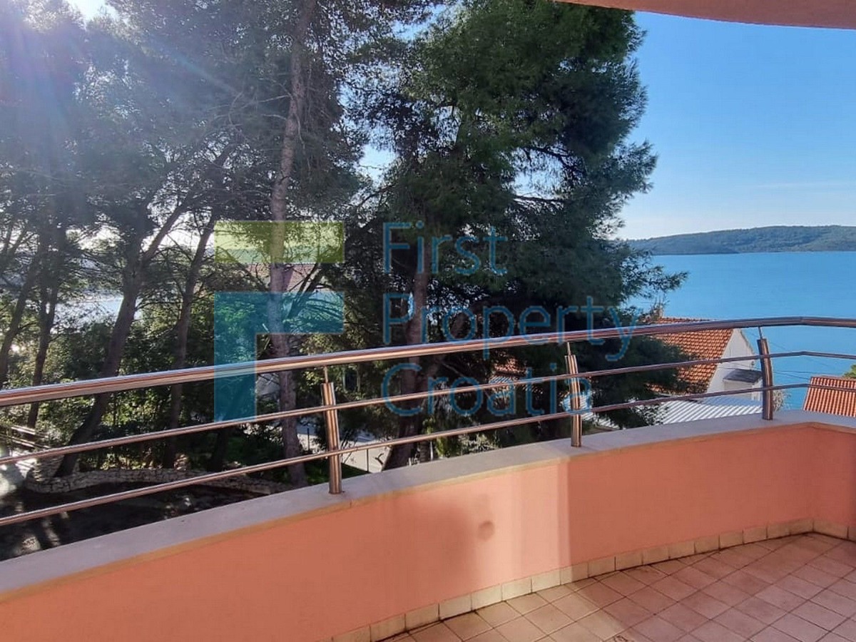 TG1688 – Apartman smješten samo 70m od mora, Trogir, na prodaju