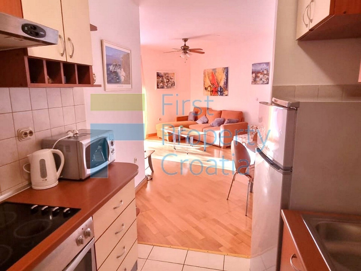 TG1688 – Apartman smješten samo 70m od mora, Trogir, na prodaju