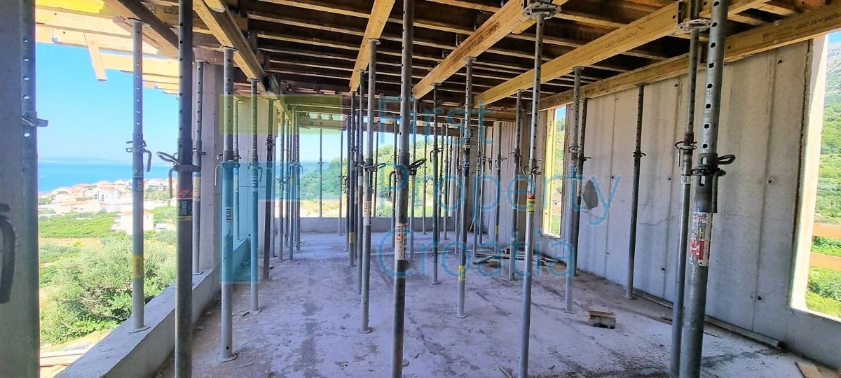 ST1648 - Vila na lijepoj lokaciji u predgrađu Splita, na prodaju