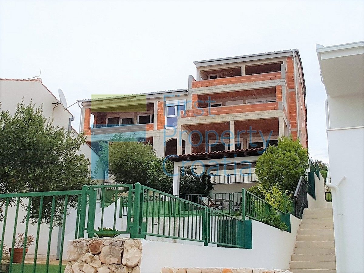 RG1485 - Kuća na četiri etaže u uvali kraj Rogoznice, na prodaju