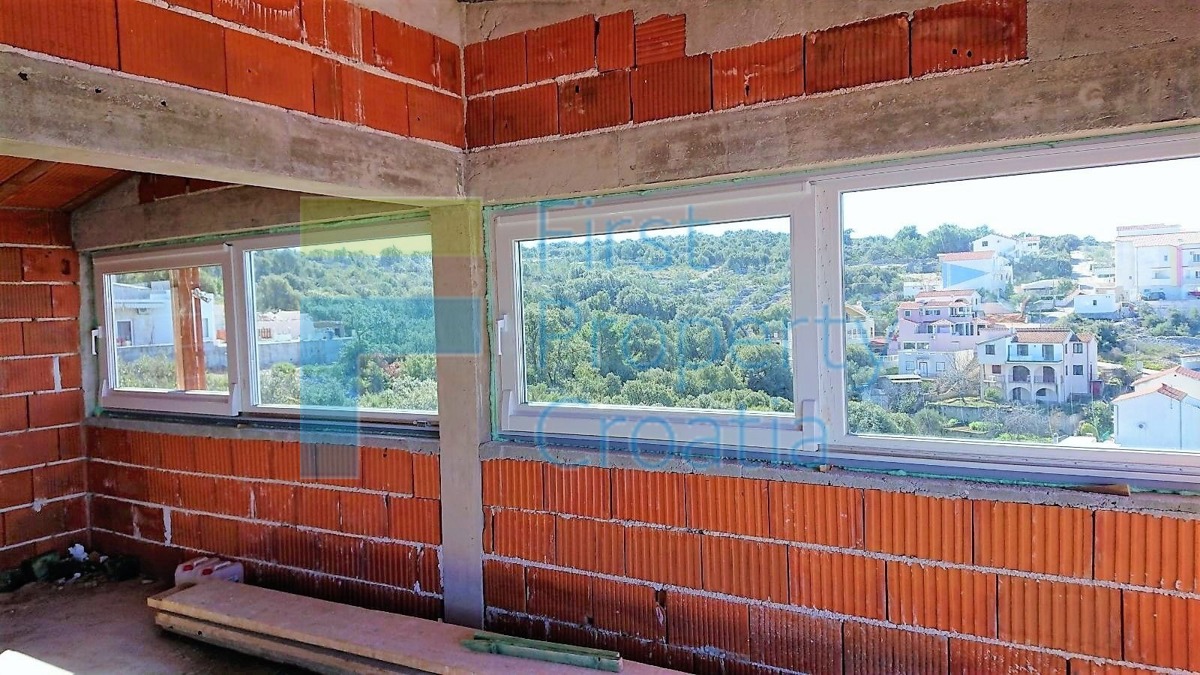 RG1485 - Kuća na četiri etaže u uvali kraj Rogoznice, na prodaju