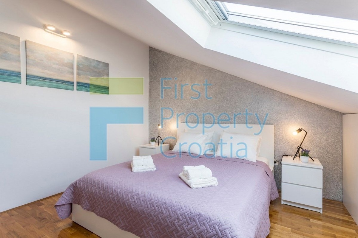 TG1663 - Apartmanska kuća blizu mora i plaže, Čiovo, na prodaju