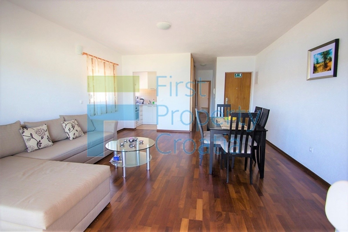 TG1664 - Useljivi apartmani u blizini mora, Čiovo, na prodaju