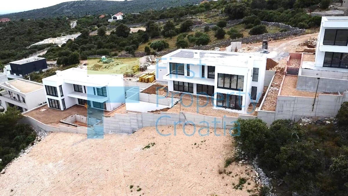 TG1621 - Vile s panoramskim pogledom, okolica Trogira, na prodaju