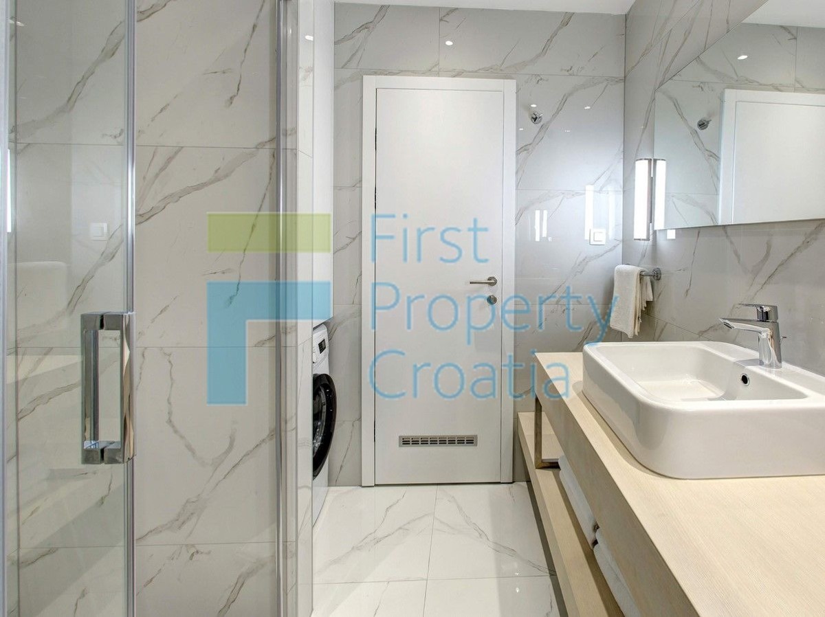 ZD1608 – Apartmani smješteni 110m od mora, okolica Zadra, na prodaju