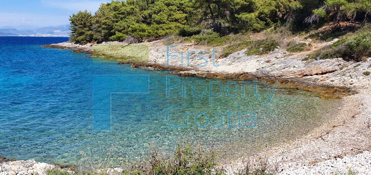 SO1694 - Građevinsko zemljište s pogledom na more, Šolta, na prodaju