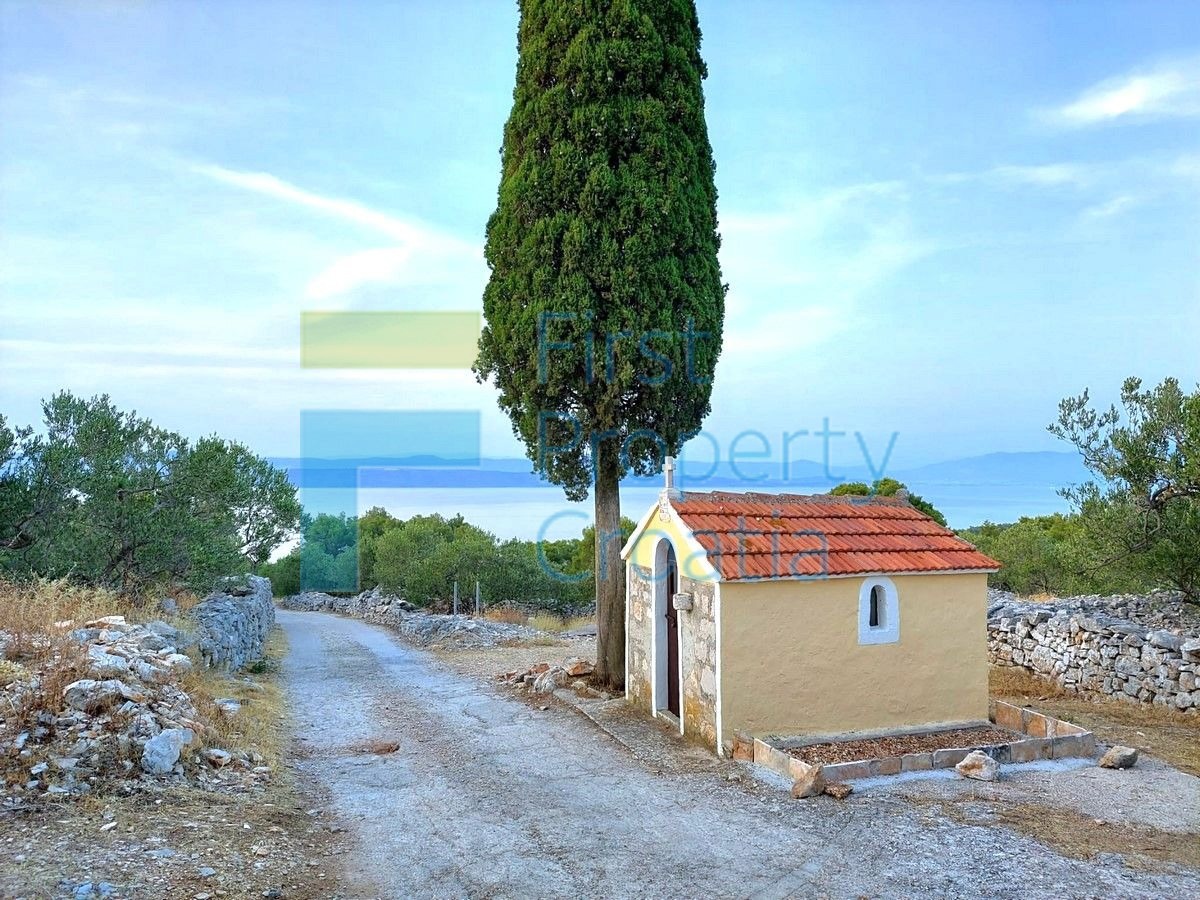 SO1694 - Građevinsko zemljište s pogledom na more, Šolta, na prodaju