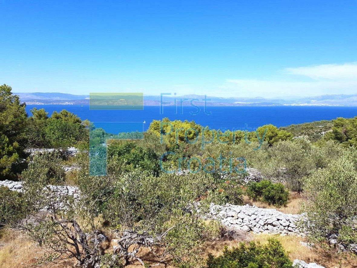 SO1694 - Građevinsko zemljište s pogledom na more, Šolta, na prodaju