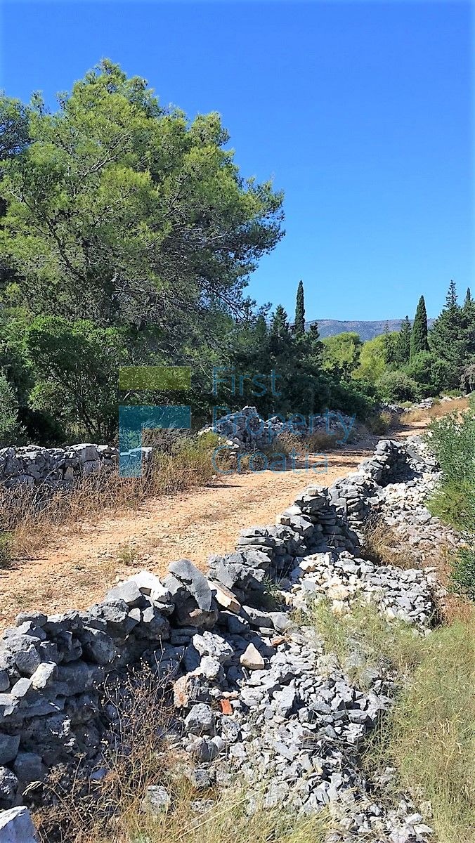 HV1671 - Zemljište na samom kraju građevinske zone, Hvar, na prodaju