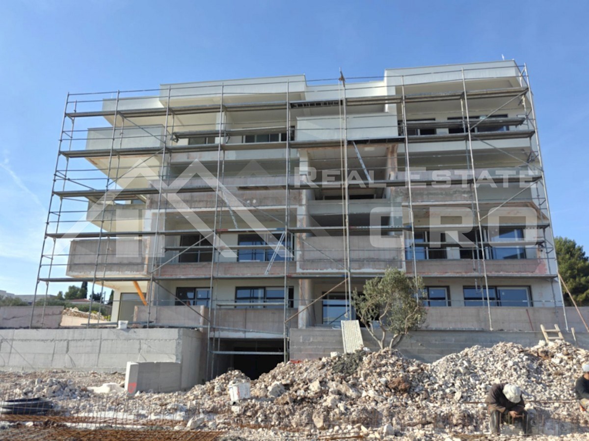 Nepremičnine Čiovo – Dvosobna stanovanja v novogradnji z garažo, dvigalom in bazenom, naprodaj