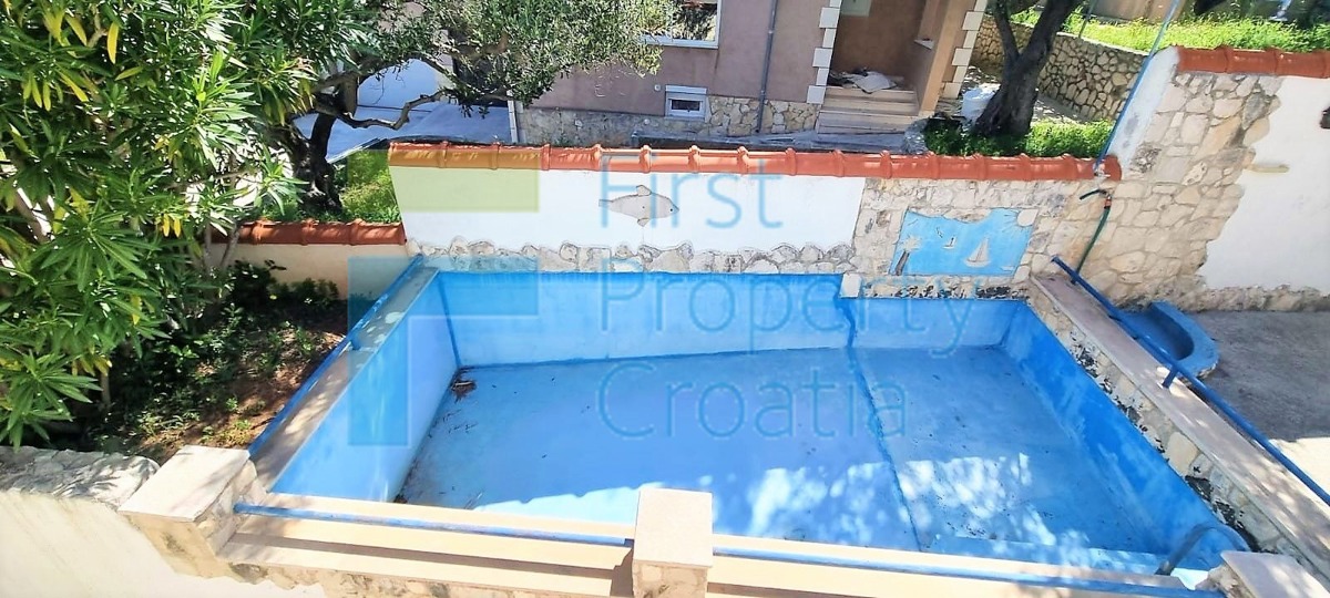 BR1650 - Apartmanska kuća s pogledom na more, Brač, na prodaju