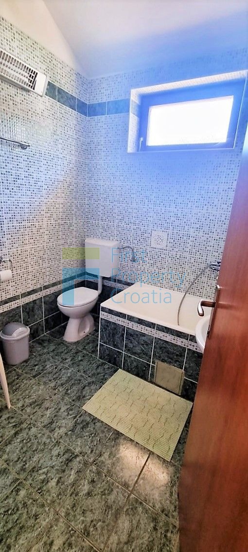BR1650 - Apartmanska kuća s pogledom na more, Brač, na prodaju