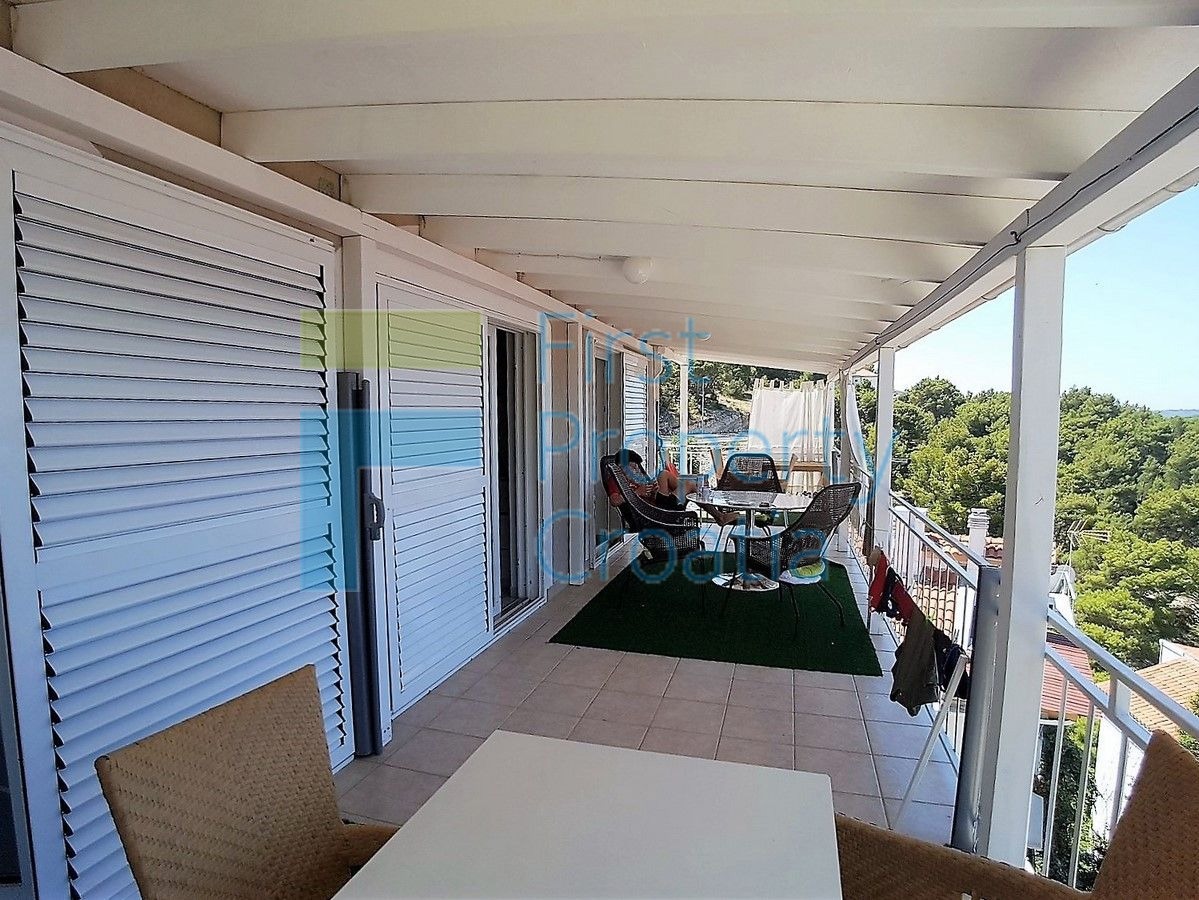 SI1421 - Apartmanska kuća samo 50m od mora, Primošten, na prodaju