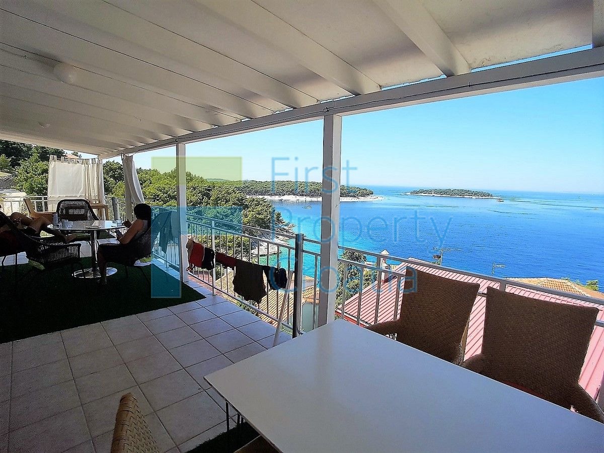 SI1421 - Apartmanska kuća samo 50m od mora, Primošten, na prodaju